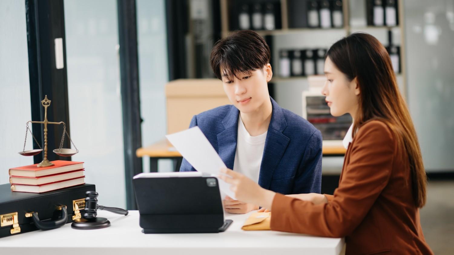 An employer consulting with an immigration expert about the PERM process, highlighting strategies to avoid delays and ensure compliance.