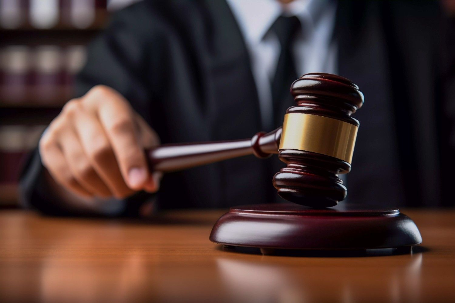 H-1B visa legal challenges and solutions, gavel in court, immigration lawsuit.